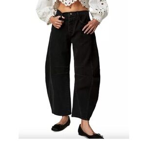 Women's Black Jeans barrel